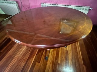 Mesa de Salón Redonda de Madera