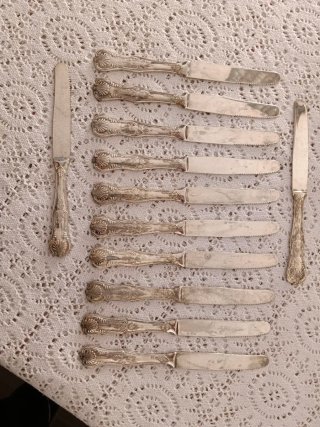Set de 12 Cuchillos de Mesa Plateados