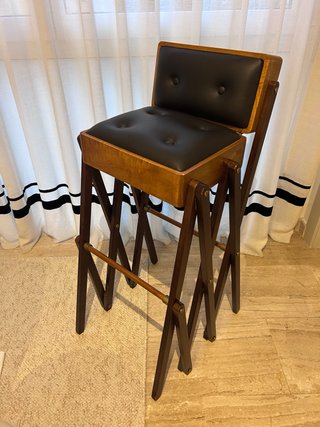 Silla Alta “Galan de noche” de Madera y Piel
