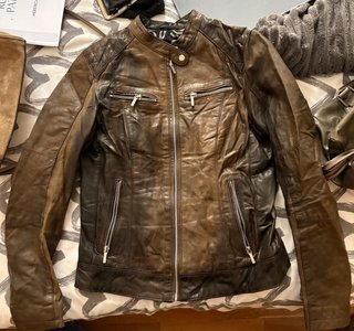 Chaqueta de cuero marrón