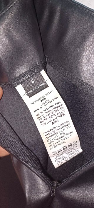 Falda Negra de Cuero Sintético Talla S