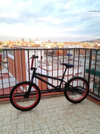 Bicicleta BMX Monty Negra y Roja