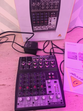 Mesa de mezclas Behringer Xenyx 802