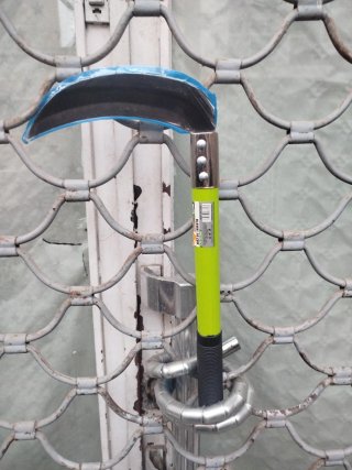 Hoz de Jardín con Mango Ergonómico