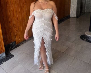 Vestido blanco con volantes