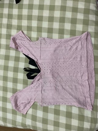 Top rosa con detalle de lazos