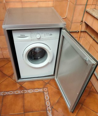 Lavadora Balay con mueble protector