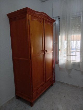 Armario y Cabecero de Madera a Juego