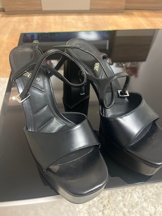 Sandalias de tacón Zara negras