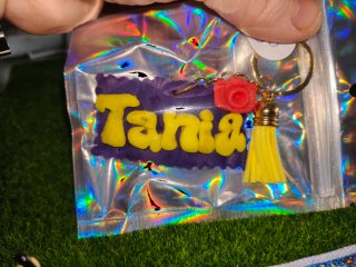 Llavero personalizado nombre Tania, de arcilla