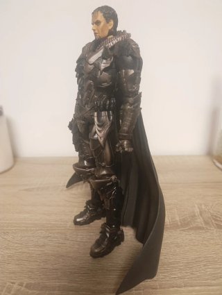 Figura General Zod Play Arts Kai