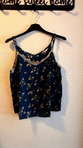 Blusa de tirantes con estampado floral