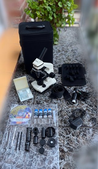 Microscopio BRESSER Biolux completo.