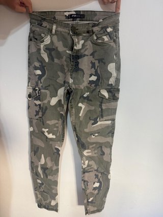 Pantalones militar: chándal y tejano.