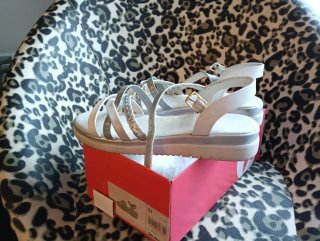 Sandalias Plateadas y Blancas Talla 37