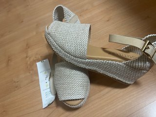 Sandalias Pitillos Beige Talla 39