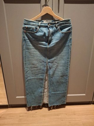 Falda vaquera midi Stradivarius