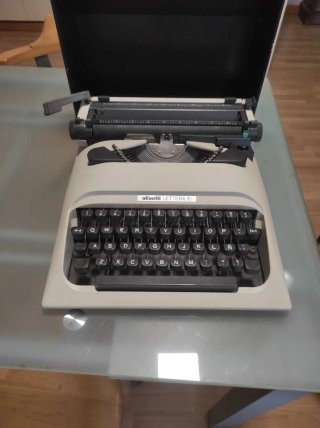 Máquina de escribir Olivetti Lettera 10