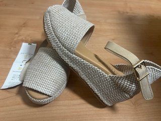 Sandalias Pitillos Beige Talla 39