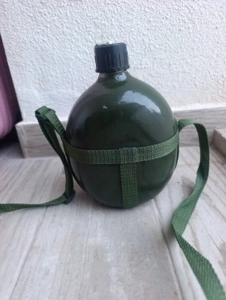 Cantimplora Verde con asa.