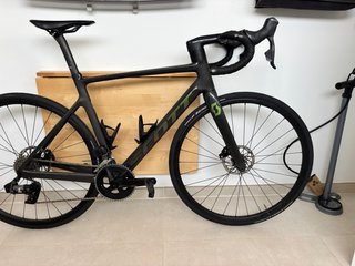 Bicicleta de Carretera Scott Addict Carbono.