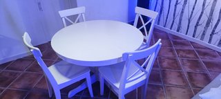 Set de 4 sillas blancas + mesa