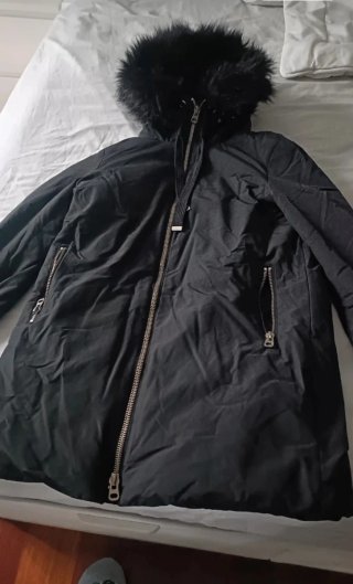 Parka negra Zara
