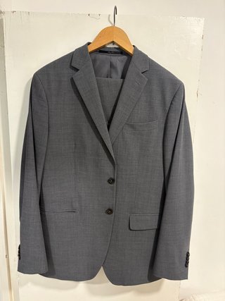Traje de hombre gris