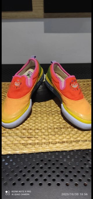 Deportivas Adidas Love Unites