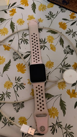 Apple Watch con correa deportiva rosa