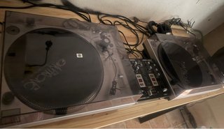 Set 2 Giradiscos Omnitronic y Mesa Mezclas