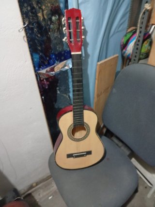 Guitarra Española Pequeña. Sin cuerdas