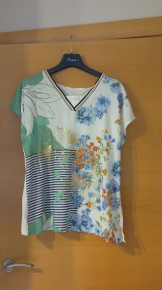 Camiseta Estampada Floral
