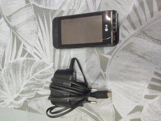 LG GT400 Negro NO CARGA
