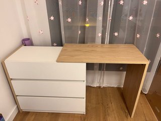 Cómoda con mesa de estudio extensible