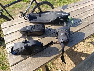 Set 4 Borse Bikepacking Miss Grape e Apidura