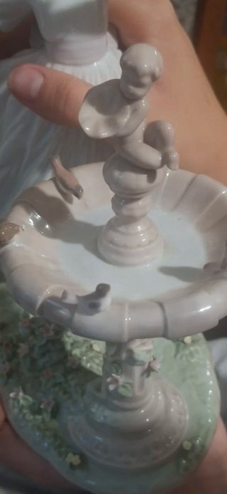 Figura de Porcelana Lladró - Fuente con Querubín