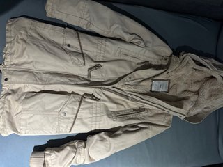 Chaqueta Bershka Beige Talla xs costo 95 euros