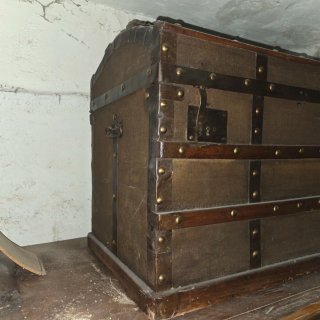 Baúl de viaje antiguo de madera