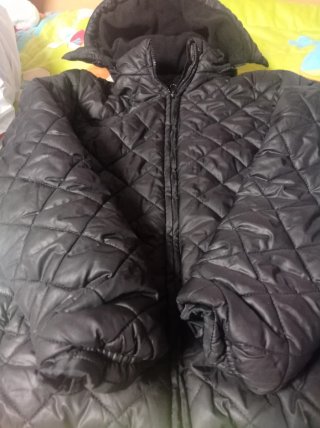 Cazadora acolchada negra de niña