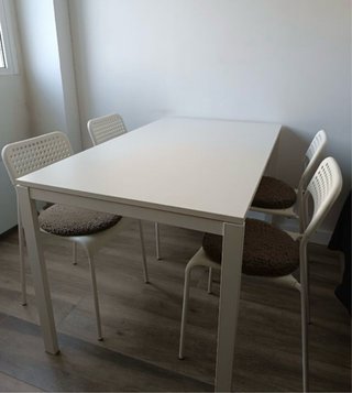 Conjunto Mesa y 4 Sillas IKEA
