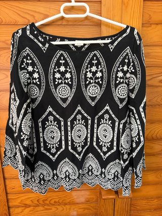 Blusa GAP negra y blanca