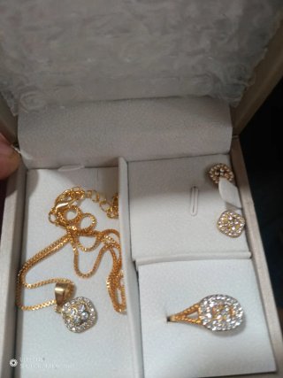 Lote de Joyas: Cadena, Anillo y Pendientes
