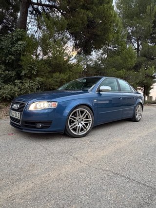 Audi A4 2.0T quattro