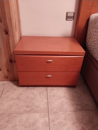 Set de 2 Mesitas de Noche de Madera