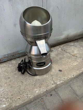 Exprimidor Industrial Lomi de Acero