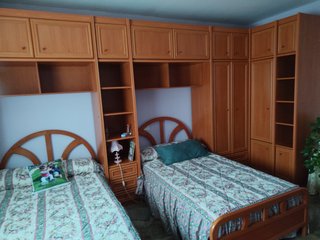 Dormitorio Juvenil con 2 Camas y Armario