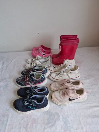 Lote de 7 pares de calzado para niña