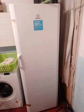 Congelador Vertical Indesit