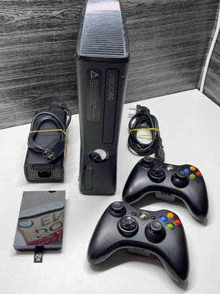 Xbox 360 Slim da 250GB con 2 controller e HDMI